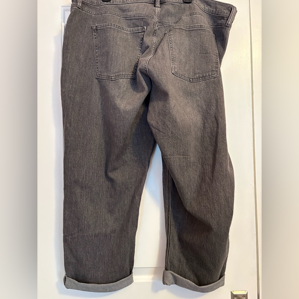 NWT Old Navy Women's Mid-Rise Wow Boyfriend Straight Jeans - Picture 4 of 8